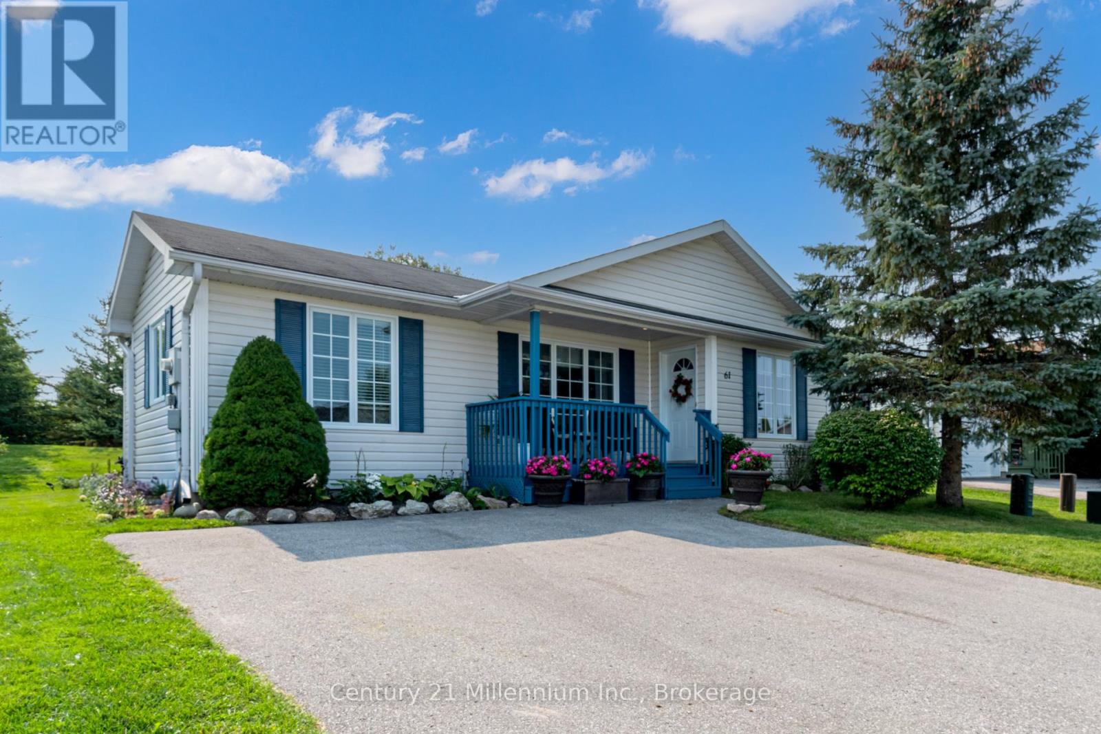 61 Pennsylvania Avenue S, Wasaga Beach, Ontario  L9Z 3A8 - Photo 1 - S11994829