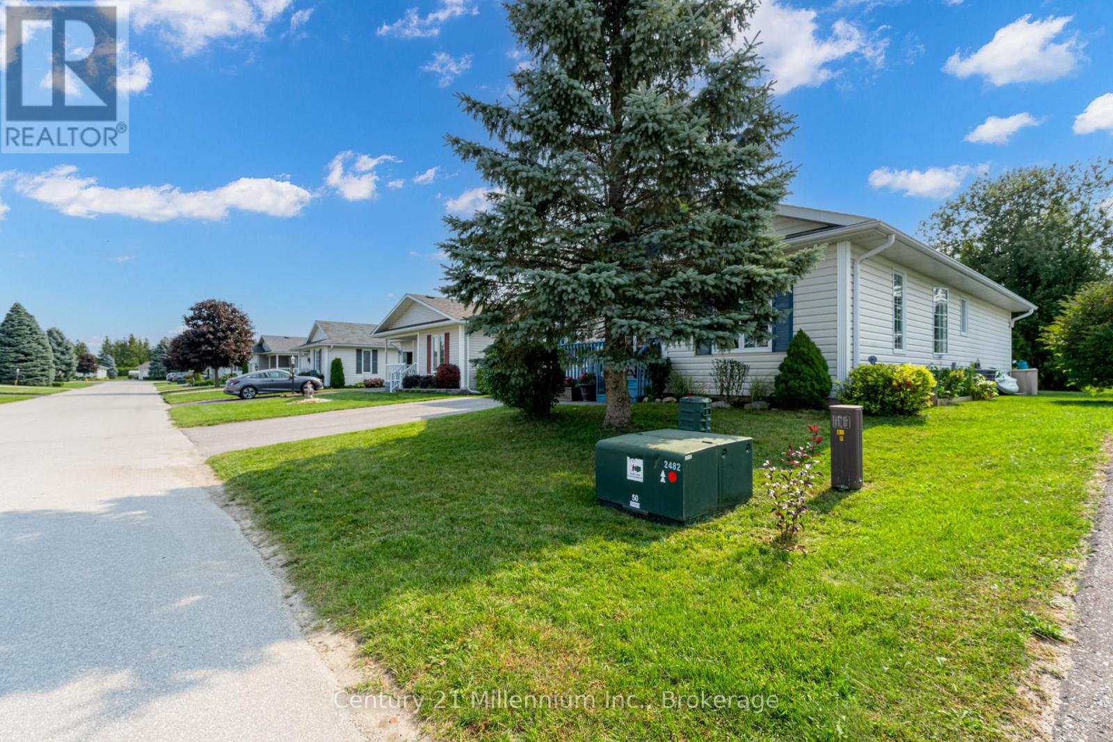 61 Pennsylvania Avenue S, Wasaga Beach, Ontario  L9Z 3A8 - Photo 2 - S11994829