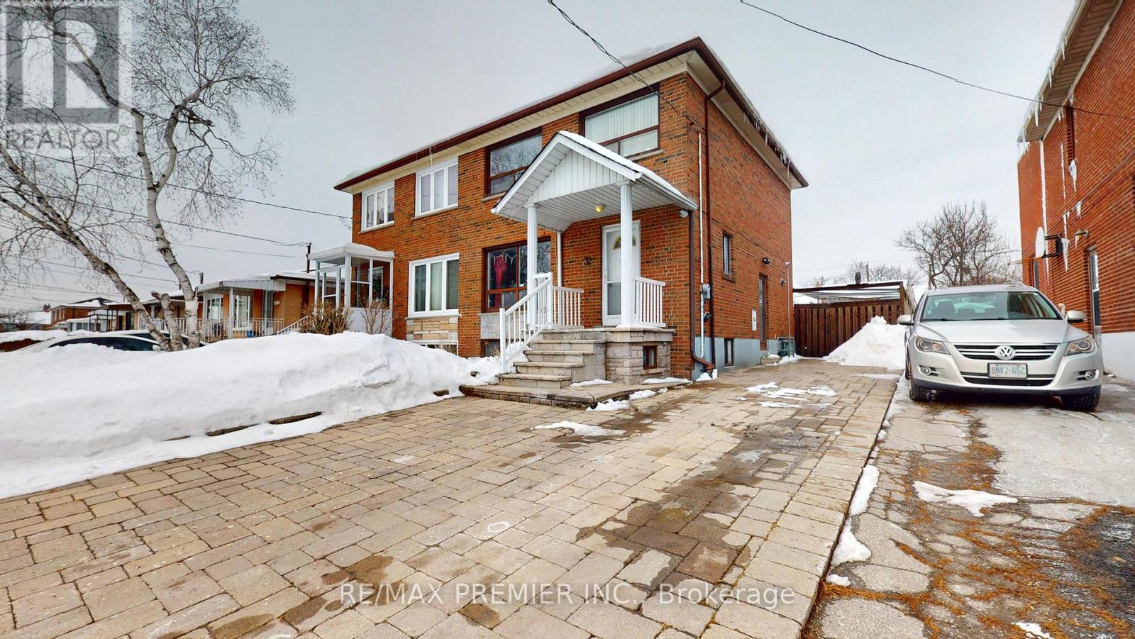 Property at 32 MARLINGTON CRESCENT image 1