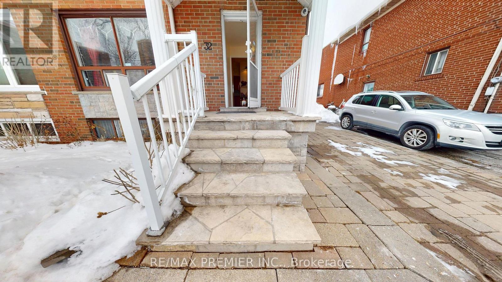 Property at 32 MARLINGTON CRESCENT image 2