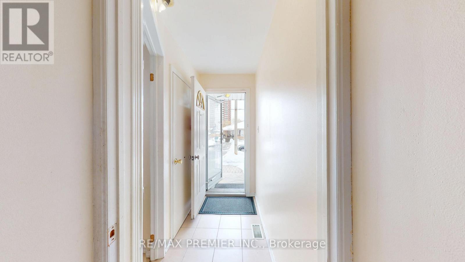 Property at 32 MARLINGTON CRESCENT image 3