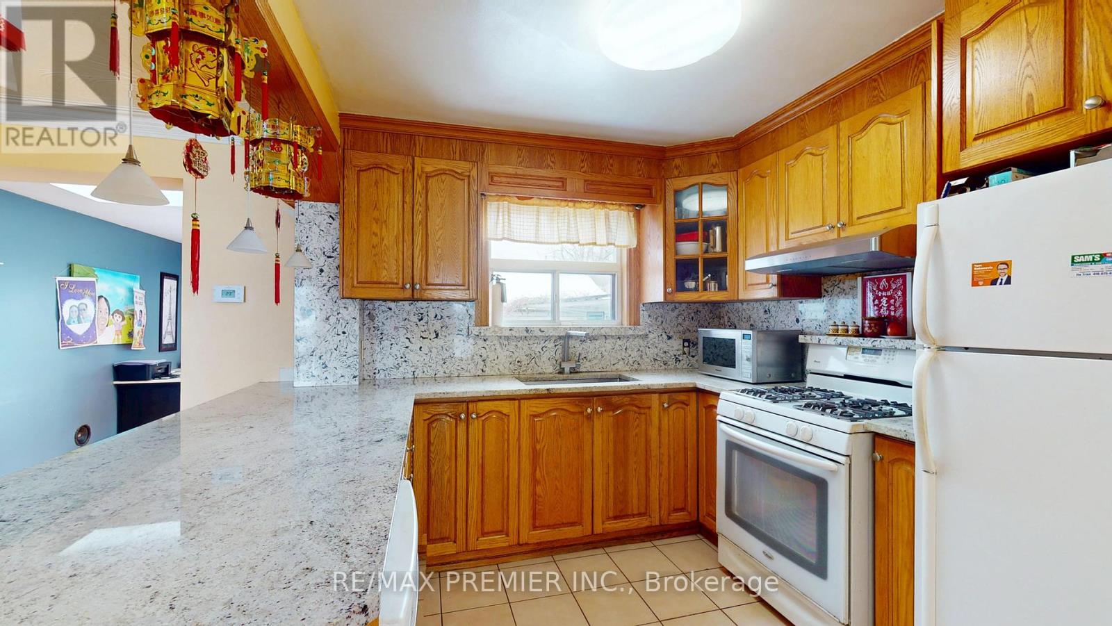 Property at 32 MARLINGTON CRESCENT image 4