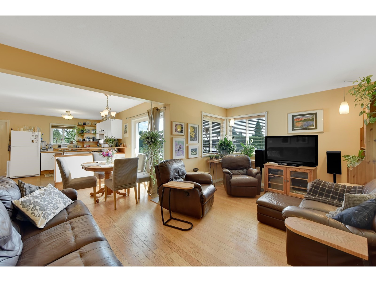 8956 128st Street, Surrey, British Columbia  V3V 5M7 - Photo 2 - R2971548