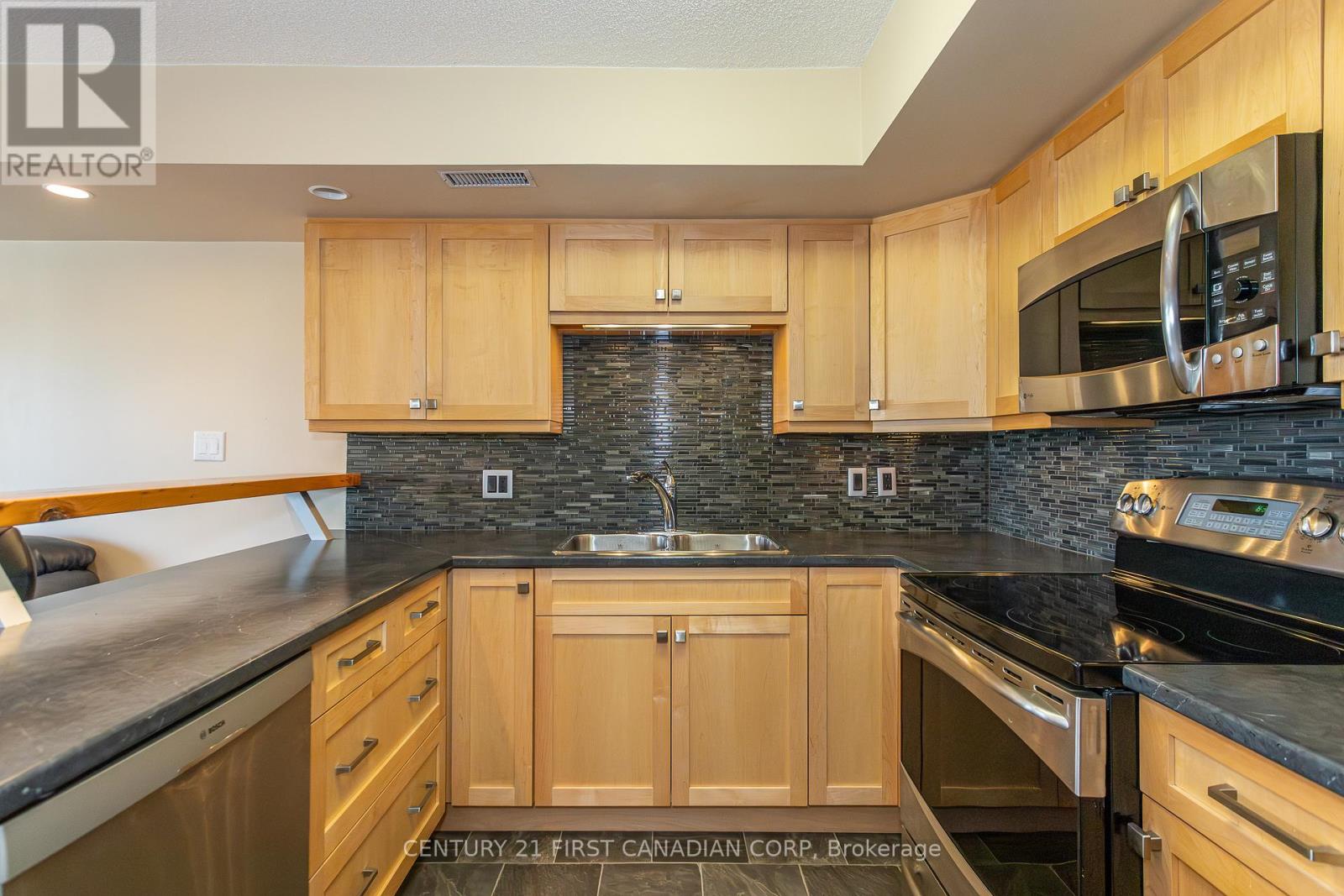 20 - 40 Ontario Street S, Lambton Shores (Grand Bend), Ontario  N0M 1T0 - Photo 16 - X11994963