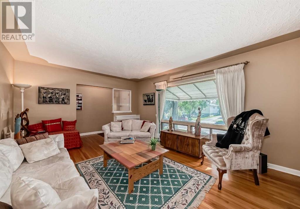 Property at 120 41 Avenue NW image 5