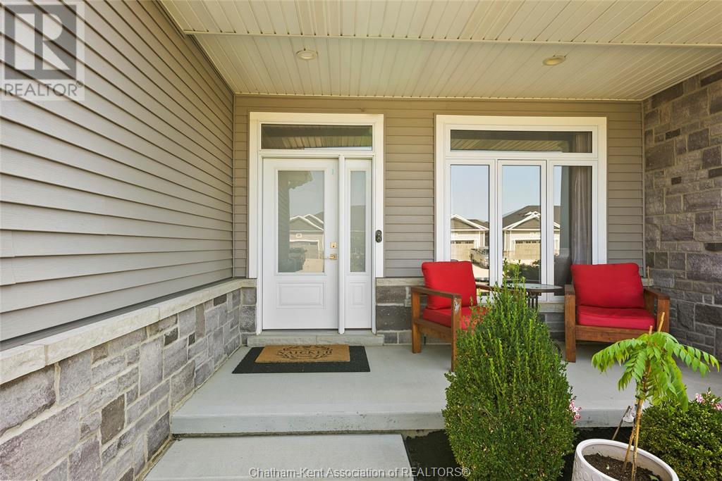 Property at 208 SUMMERSET PLACE image 4