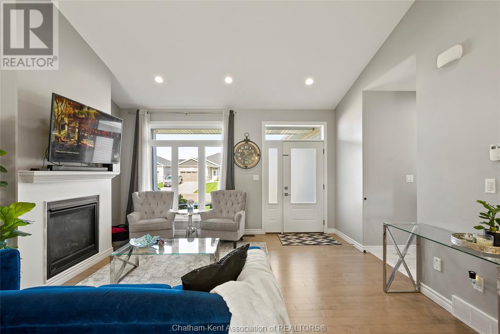 Property at 208 SUMMERSET PLACE image 5