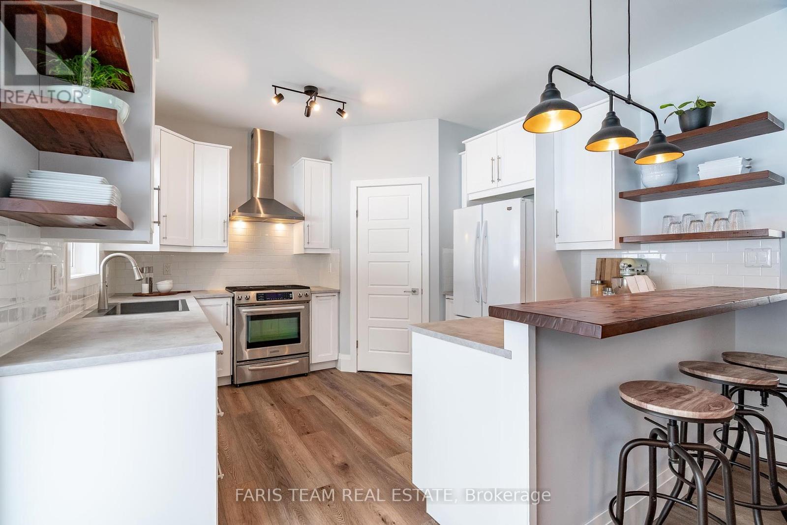 Property at 72 FARLAIN LAKE ROAD W image 3