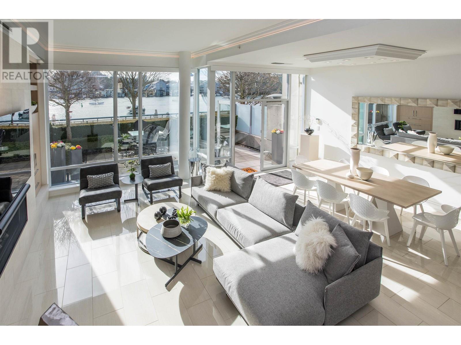 TH105 426 BEACH CRESCENT, Vancouver, British Columbia