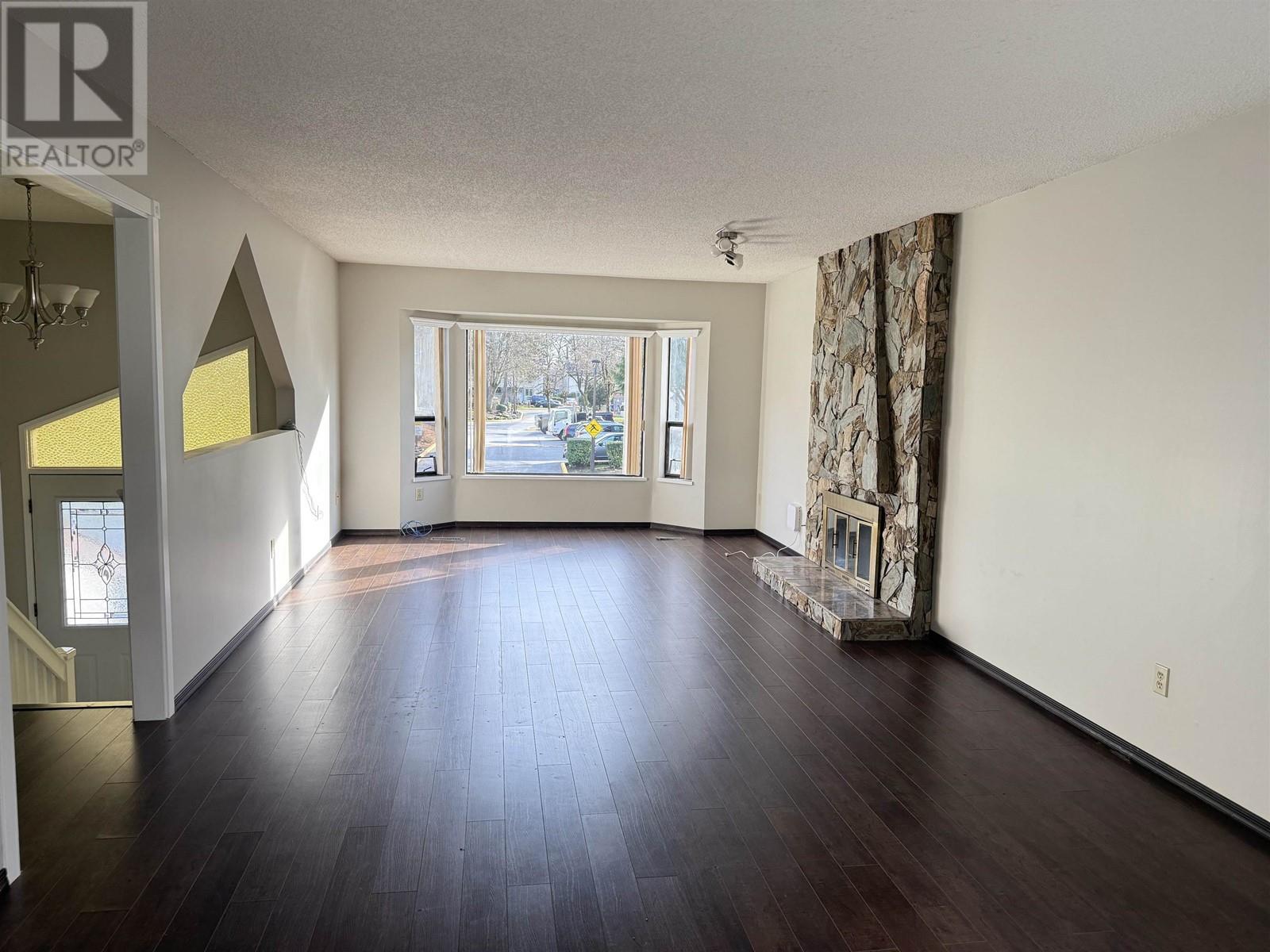 3185 Tahsis Avenue, Coquitlam, British Columbia  V3B 6A2 - Photo 2 - R2971359