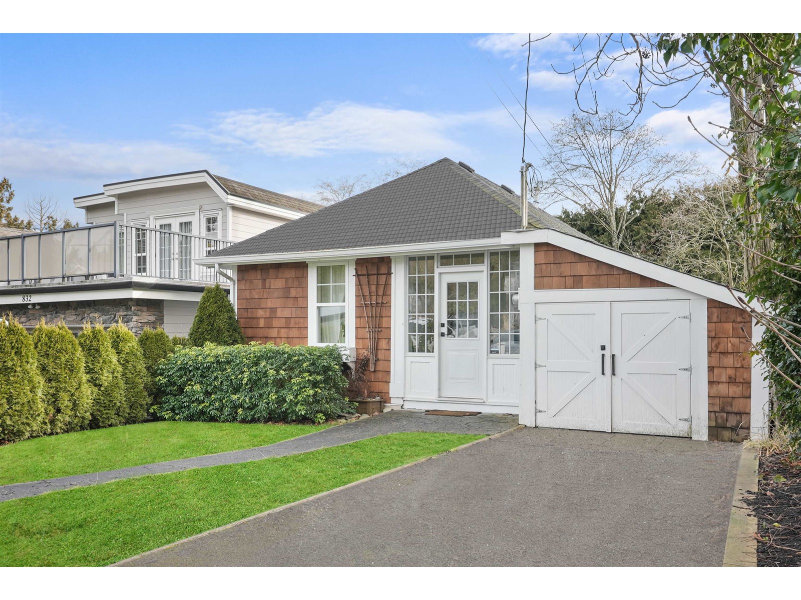 Property at 828 KENT STREET image 1