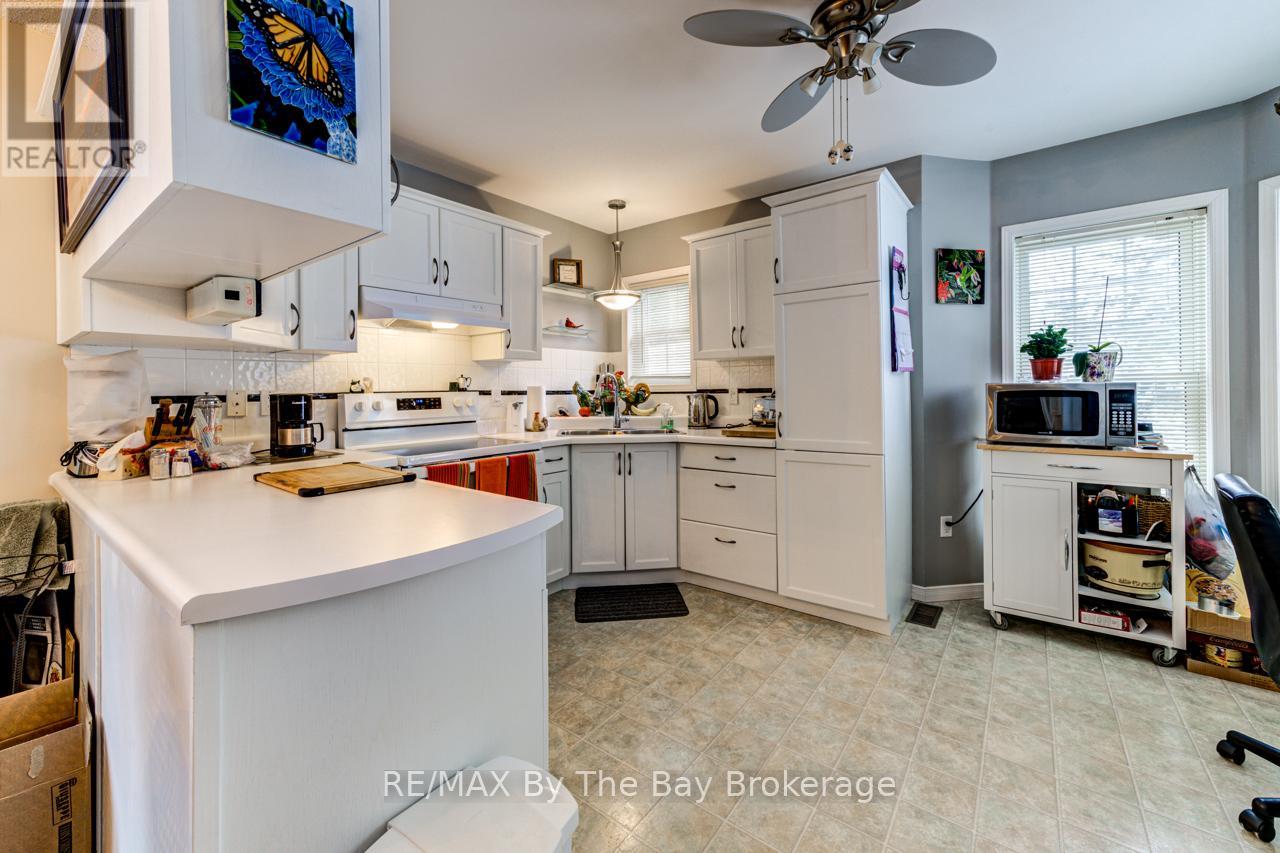 2 Topaz Street, Wasaga Beach, Ontario  L9Z 1X7 - Photo 11 - S11995135
