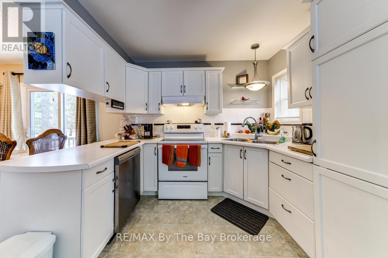 2 Topaz Street, Wasaga Beach, Ontario  L9Z 1X7 - Photo 12 - S11995135