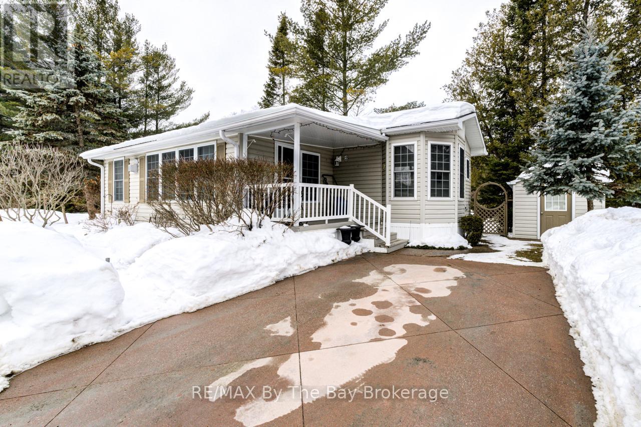 2 Topaz Street, Wasaga Beach, Ontario  L9Z 1X7 - Photo 2 - S11995135