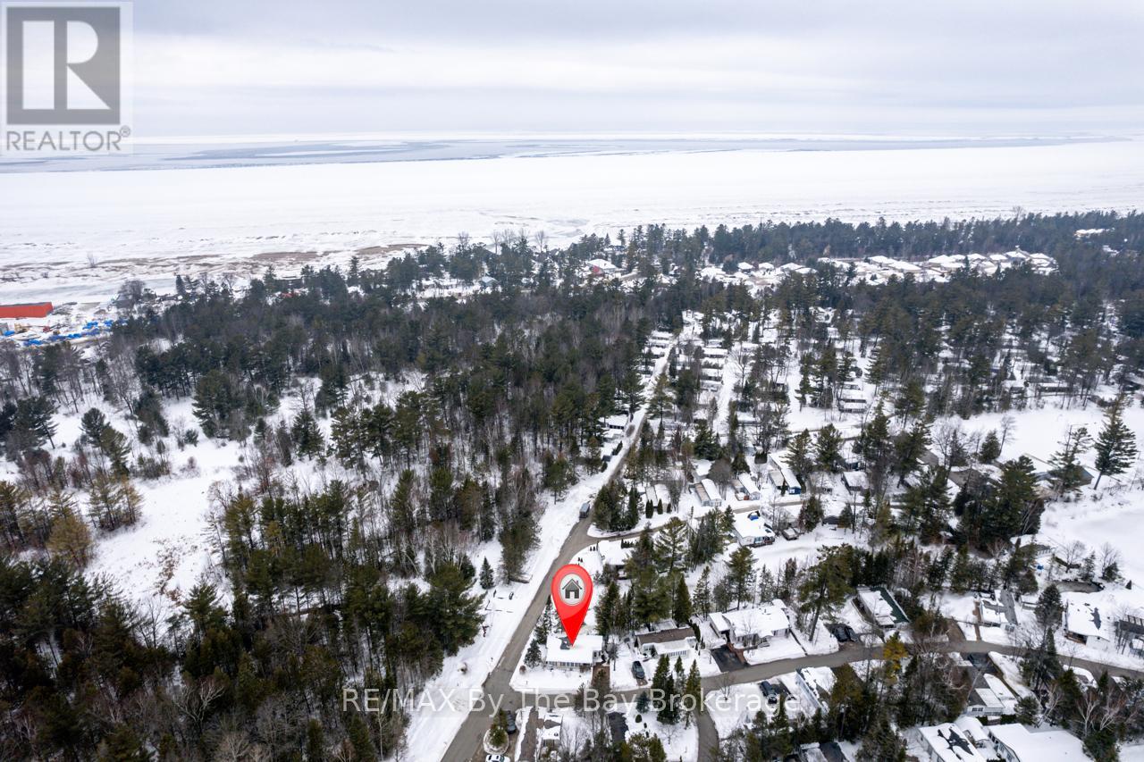2 Topaz Street, Wasaga Beach, Ontario  L9Z 1X7 - Photo 25 - S11995135