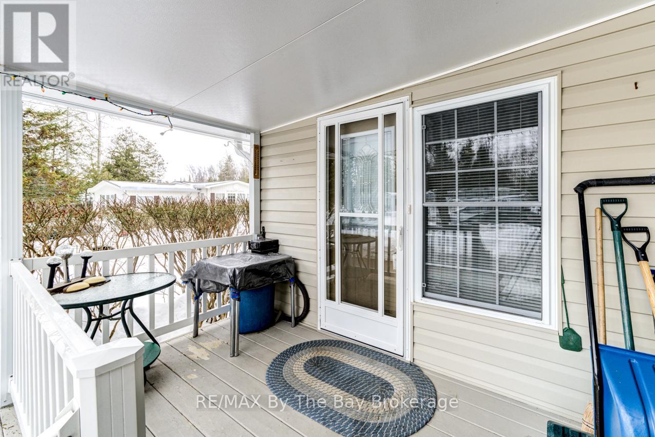 2 Topaz Street, Wasaga Beach, Ontario  L9Z 1X7 - Photo 3 - S11995135