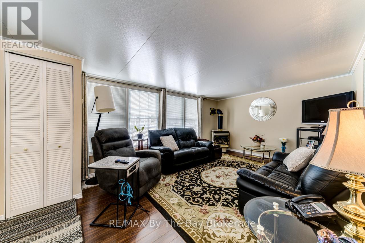 2 Topaz Street, Wasaga Beach, Ontario  L9Z 1X7 - Photo 5 - S11995135