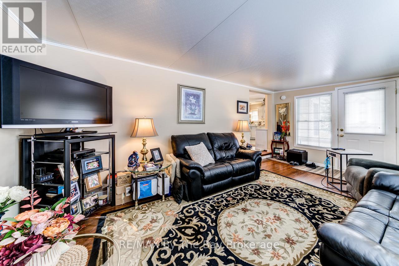 2 Topaz Street, Wasaga Beach, Ontario  L9Z 1X7 - Photo 7 - S11995135
