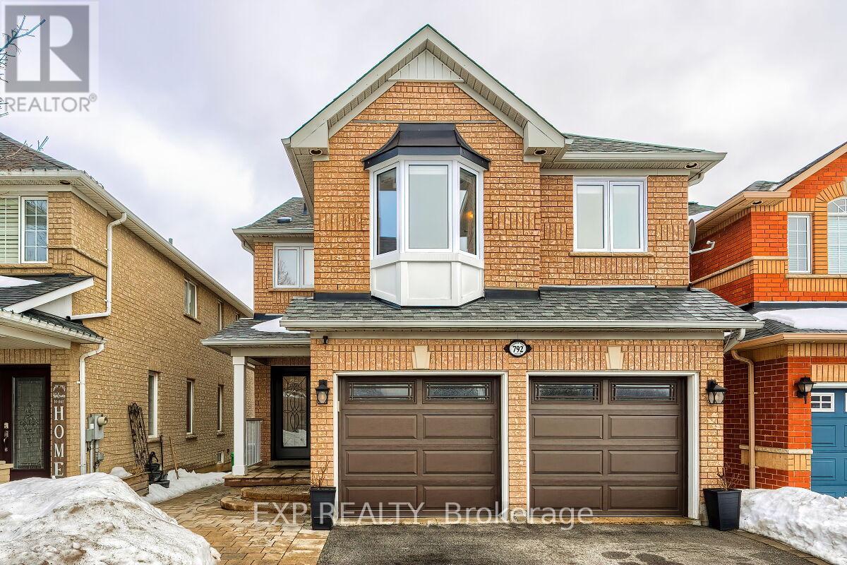 792 Knotty Pine Grove, Mississauga (Meadowvale Village), Ontario  L5W 1K5 - Photo 1 - W11995158