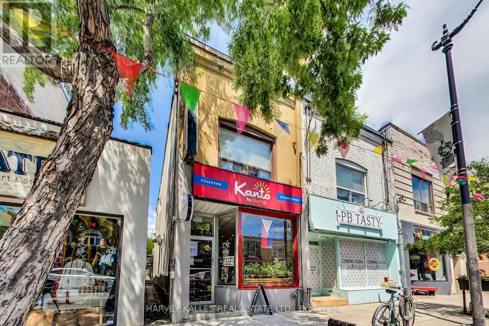2986 DUNDAS STREET W, Toronto, Ontario