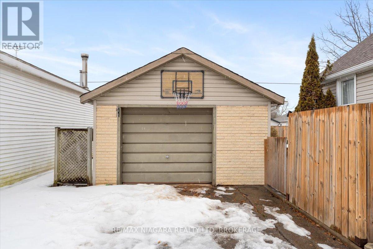 Property at 103 KNOLL STREET image 4
