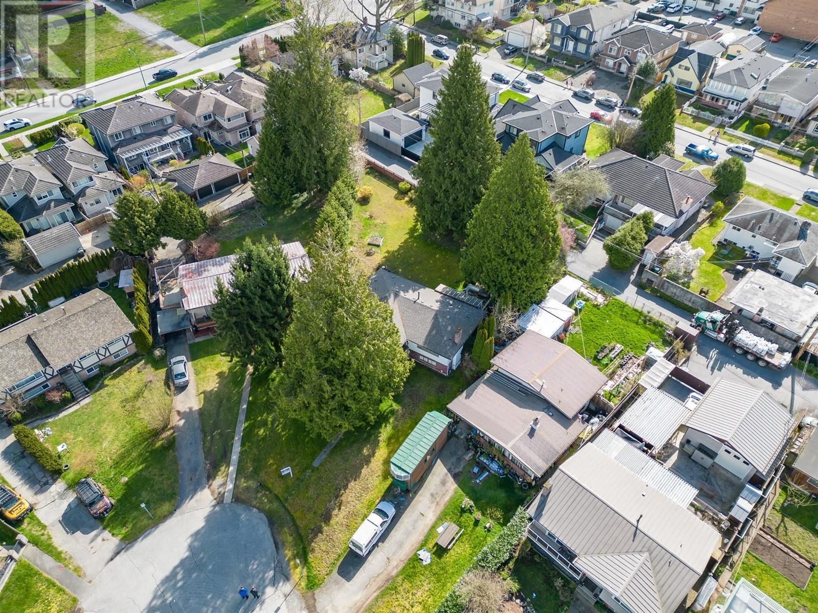 8272 15th Avenue, Burnaby, British Columbia  V3N 1X6 - Photo 6 - R2971603
