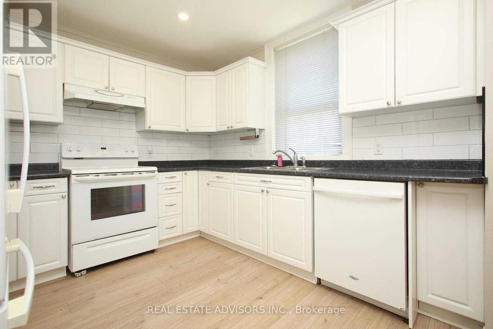 7 Elizabeth Street, Innisfil (Cookstown), Ontario  L0L 1W0 - Photo 5 - N11995222