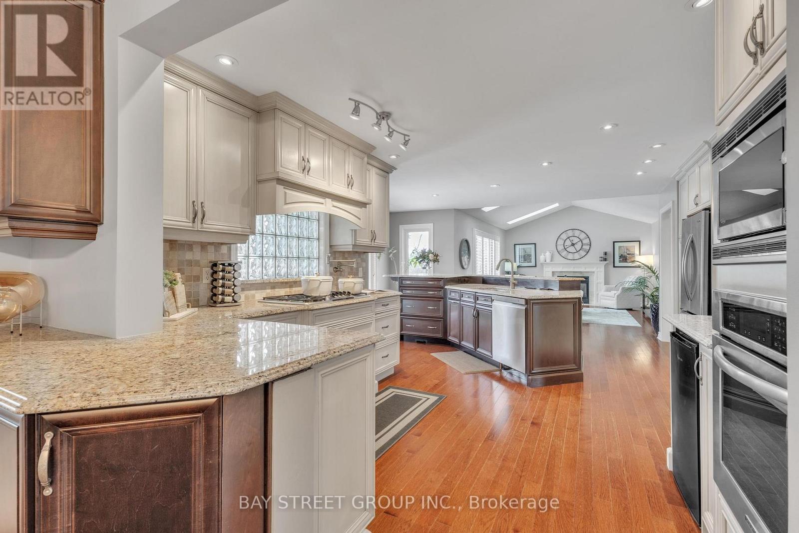 Photo 12 of 50 for 107 Glenridge Crescent