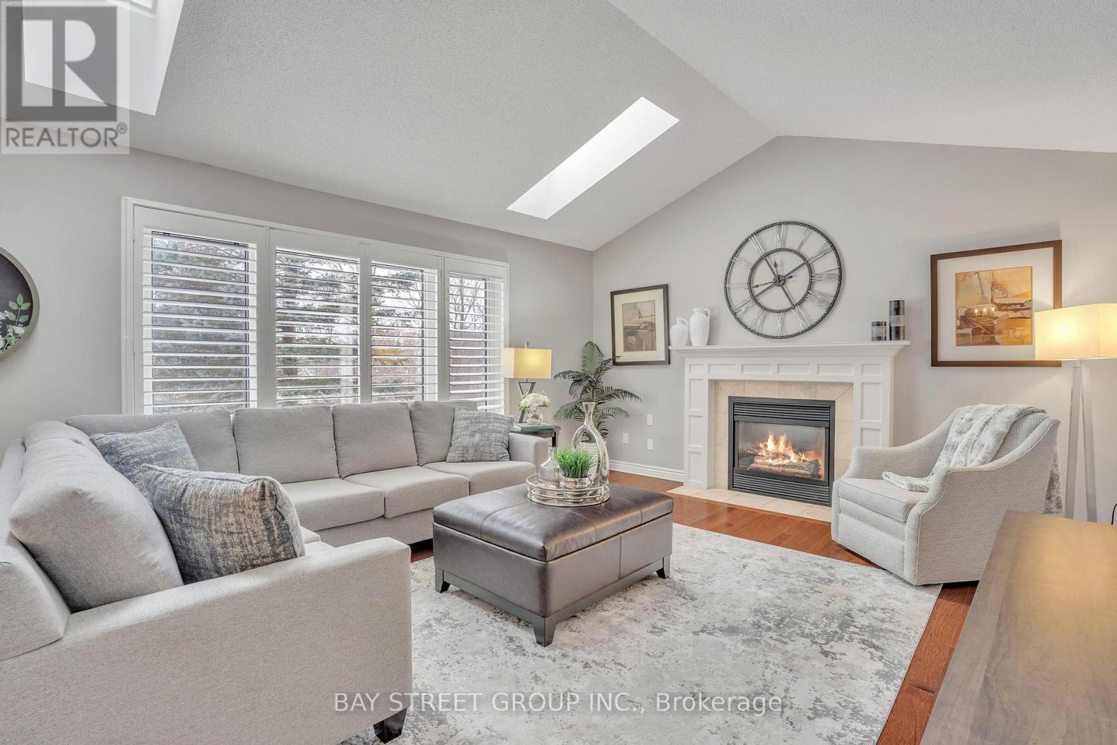 Photo 19 of 50 for 107 Glenridge Crescent