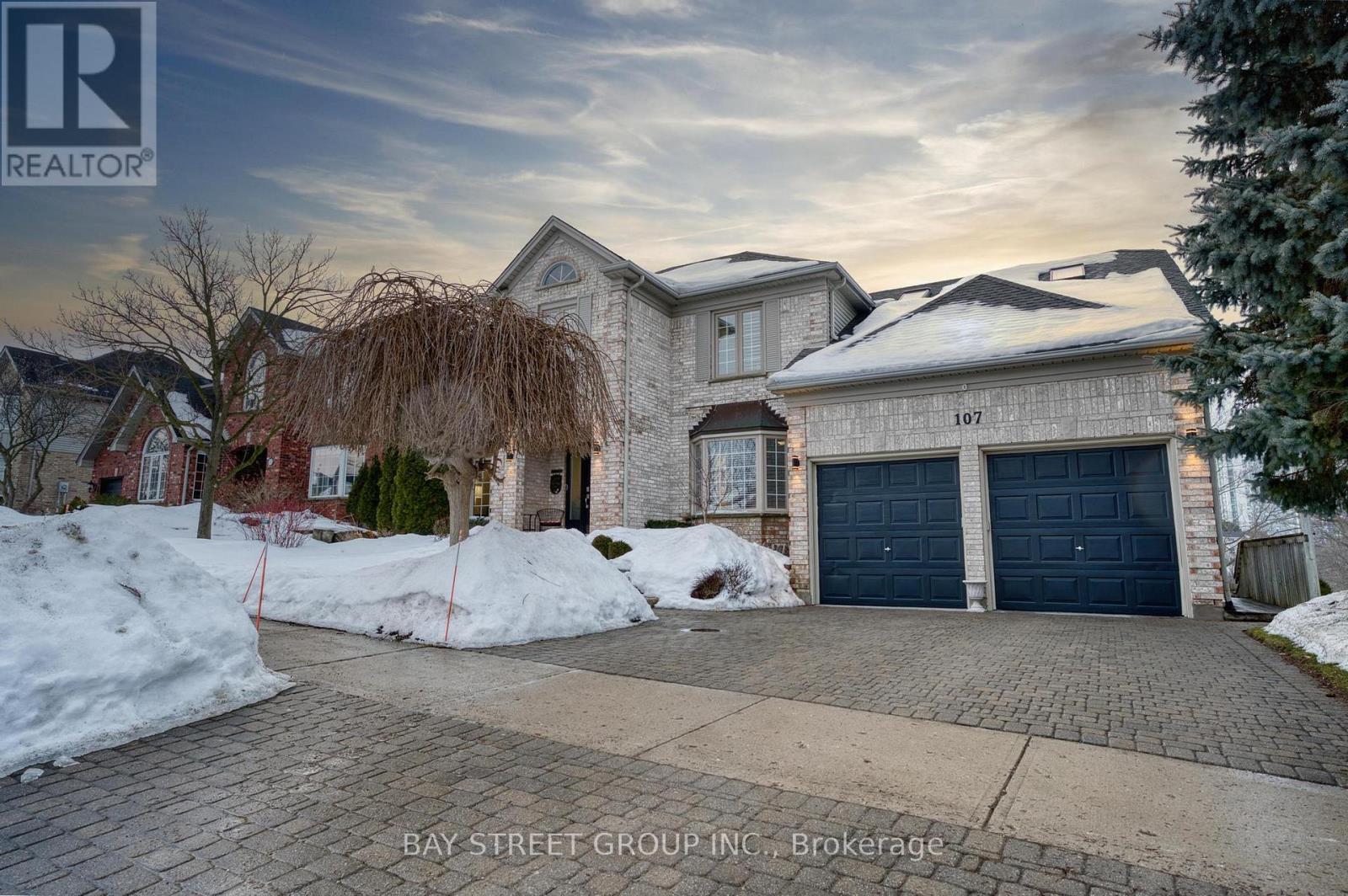 Photo 2 of 50 for 107 Glenridge Crescent
