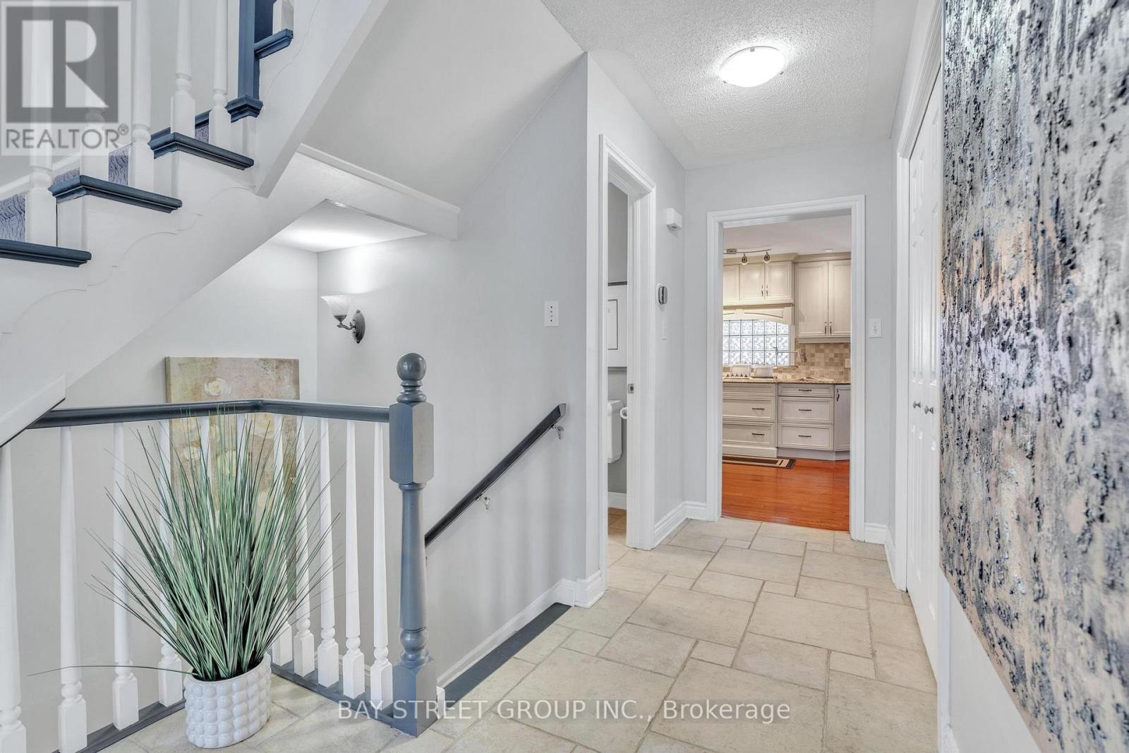 Photo 21 of 50 for 107 Glenridge Crescent