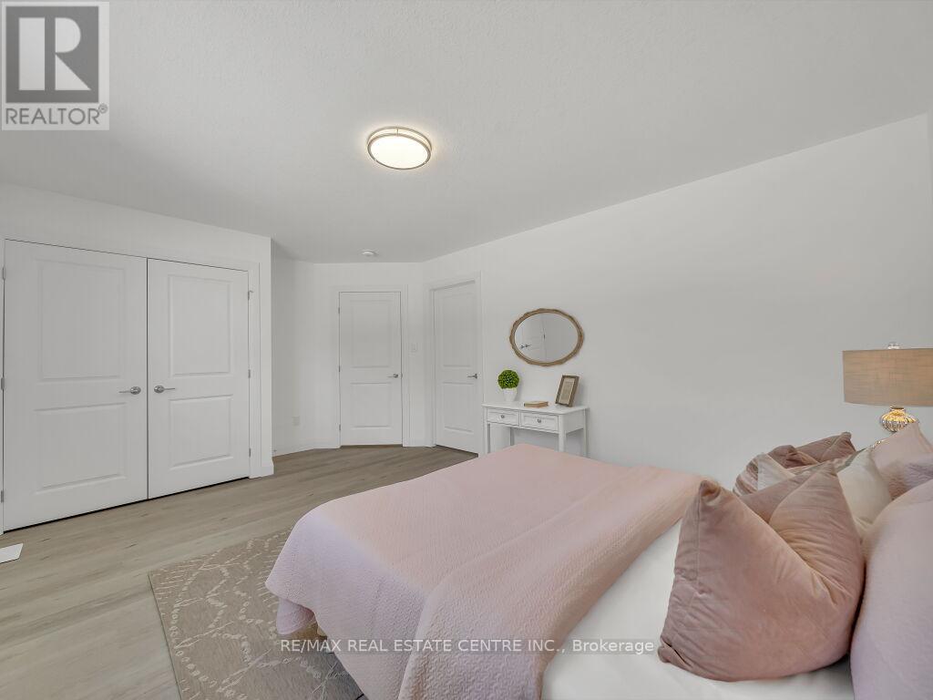 Photo 33 of 50 for 883 Darnley Boulevard