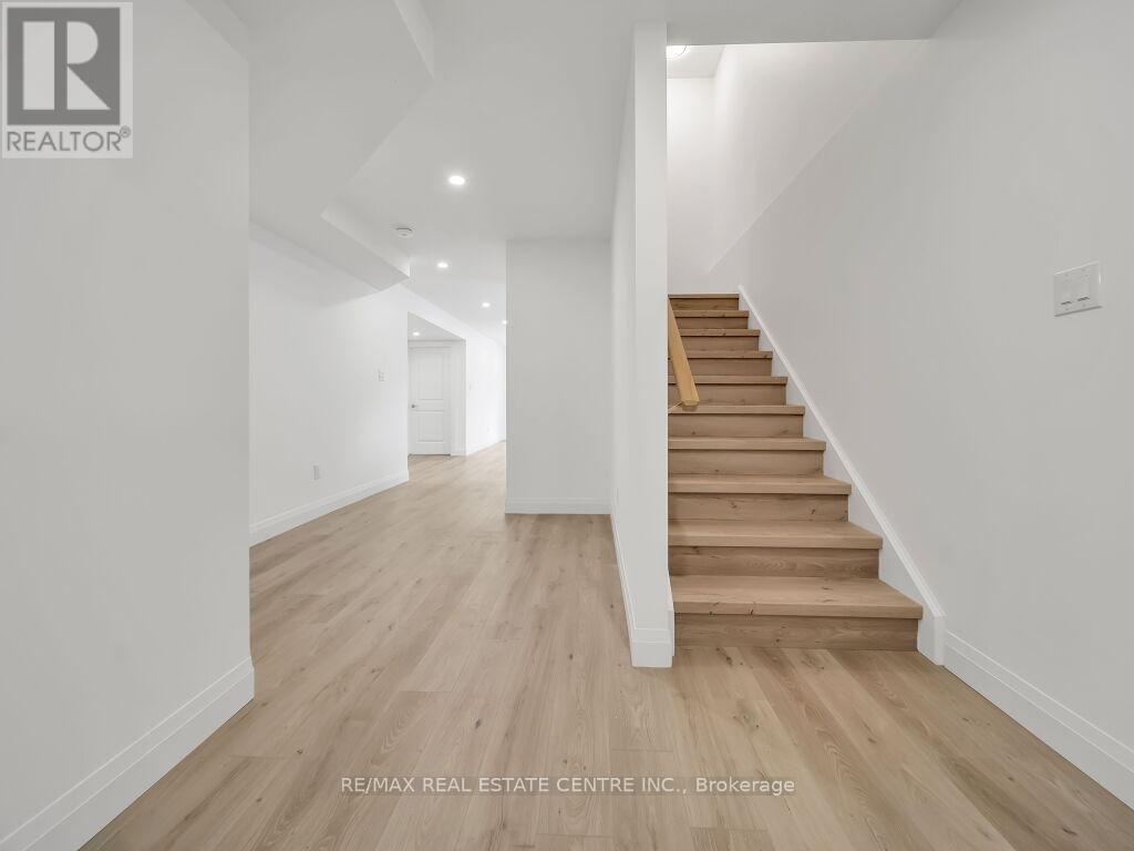 Photo 38 of 50 for 883 Darnley Boulevard