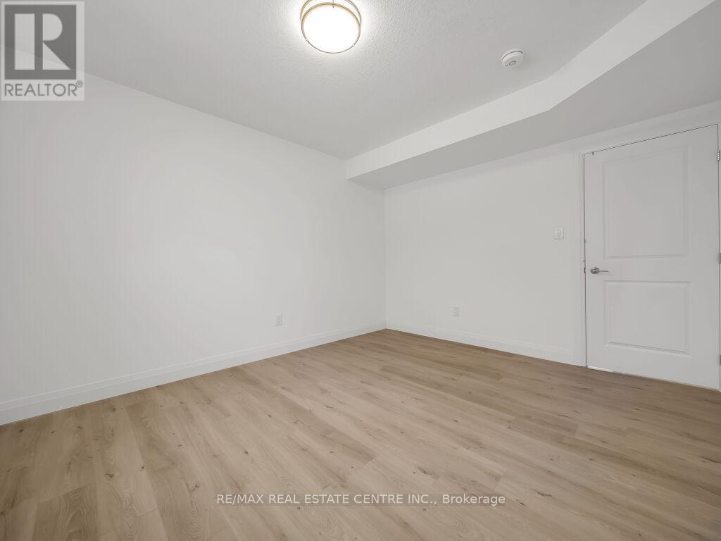 Photo 46 of 50 for 883 Darnley Boulevard