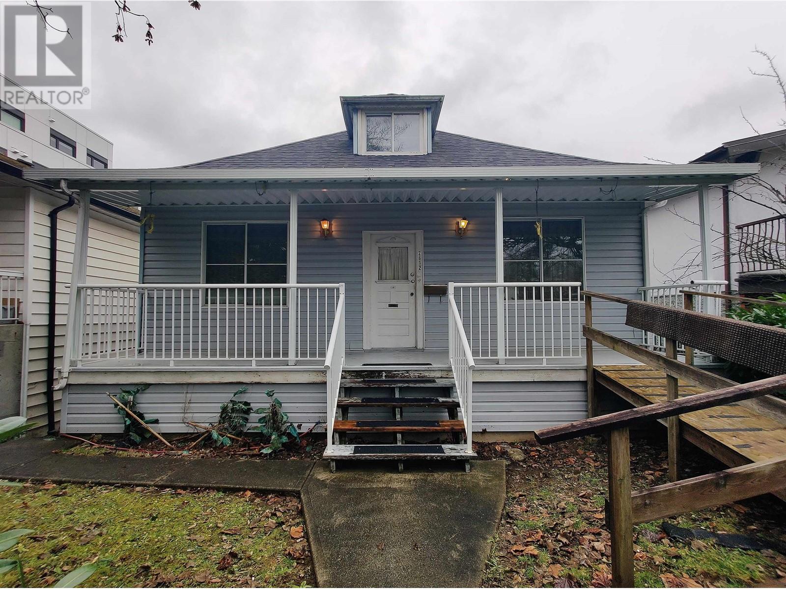 Listing Picture 3 of 40 : 2612 DUKE STREET, Vancouver / 溫哥華 - 魯藝地產 Yvonne Lu Group - MLS Medallion Club Member