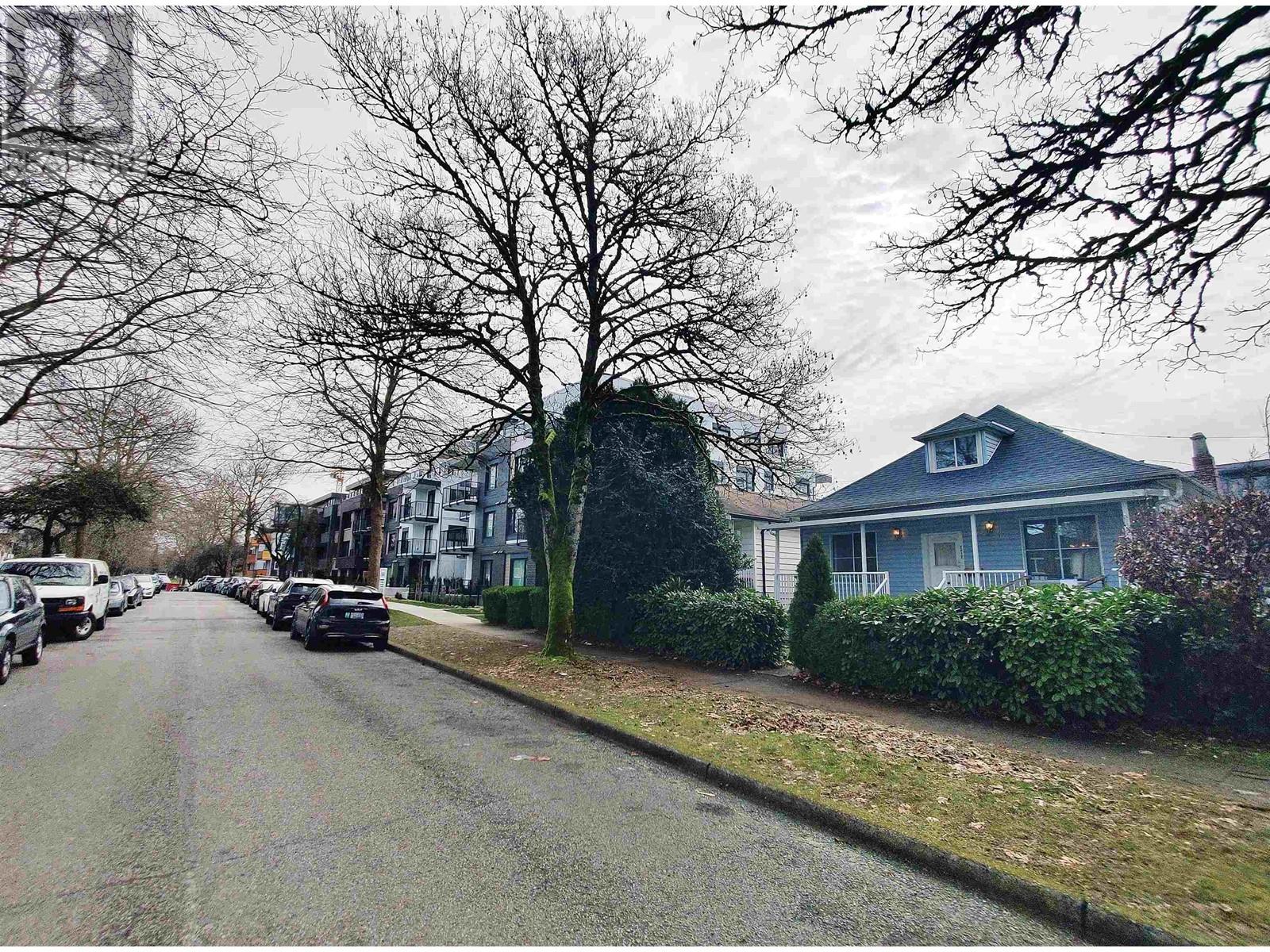 Listing Picture 2 of 40 : 2612 DUKE STREET, Vancouver / 溫哥華 - 魯藝地產 Yvonne Lu Group - MLS Medallion Club Member