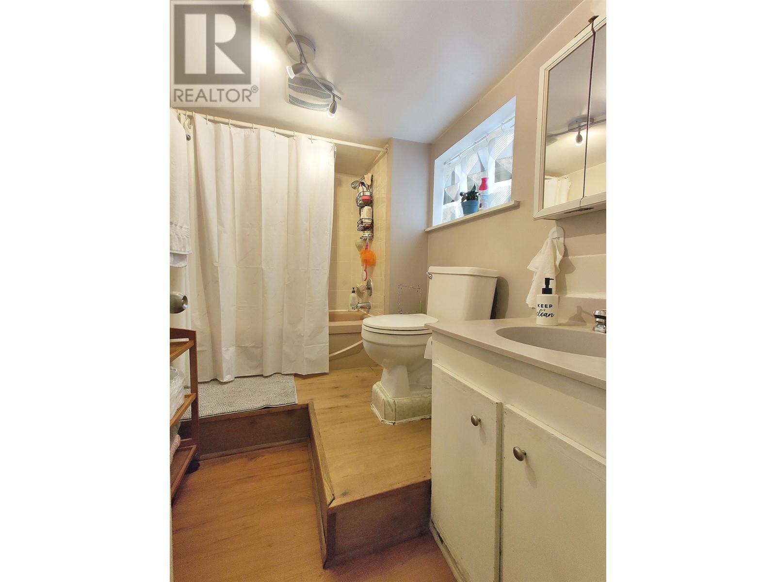 Listing Picture 24 of 40 : 2612 DUKE STREET, Vancouver / 溫哥華 - 魯藝地產 Yvonne Lu Group - MLS Medallion Club Member