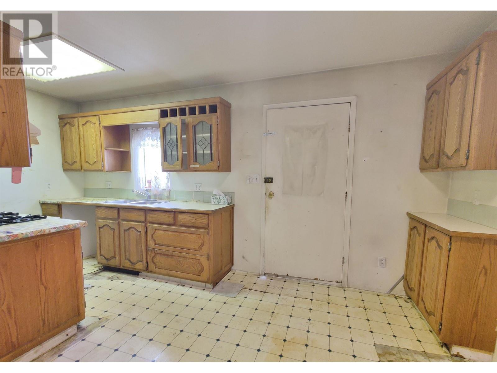 Listing Picture 7 of 40 : 2612 DUKE STREET, Vancouver / 溫哥華 - 魯藝地產 Yvonne Lu Group - MLS Medallion Club Member