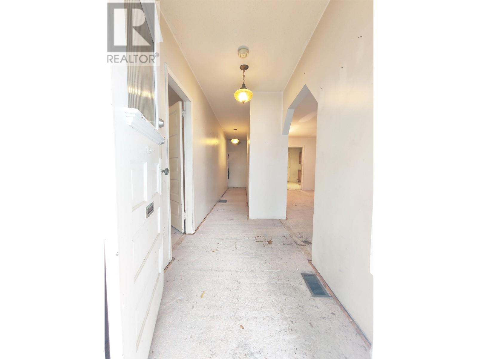 Listing Picture 4 of 40 : 2612 DUKE STREET, Vancouver / 溫哥華 - 魯藝地產 Yvonne Lu Group - MLS Medallion Club Member