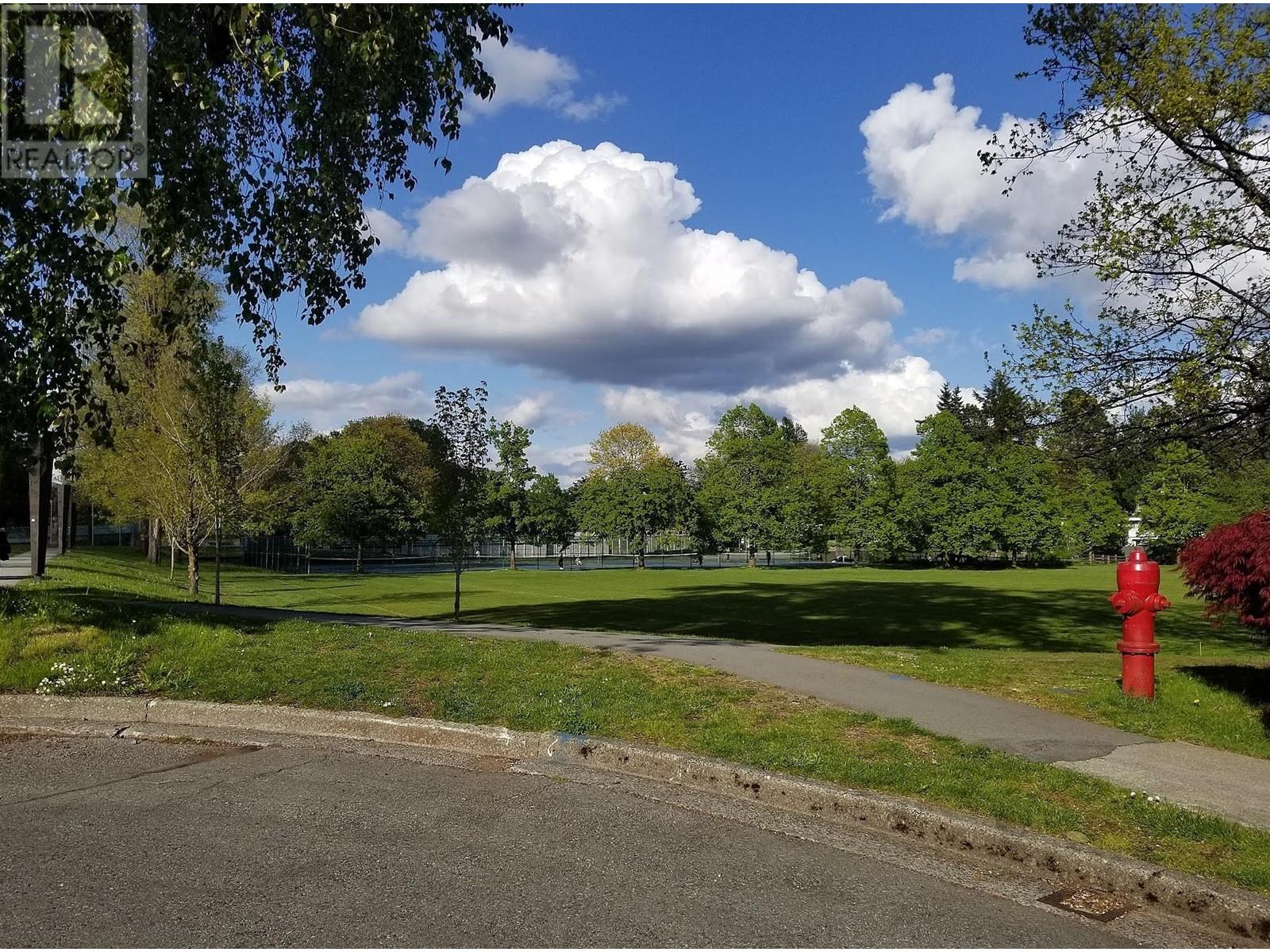 Listing Picture 40 of 40 : 2612 DUKE STREET, Vancouver / 溫哥華 - 魯藝地產 Yvonne Lu Group - MLS Medallion Club Member