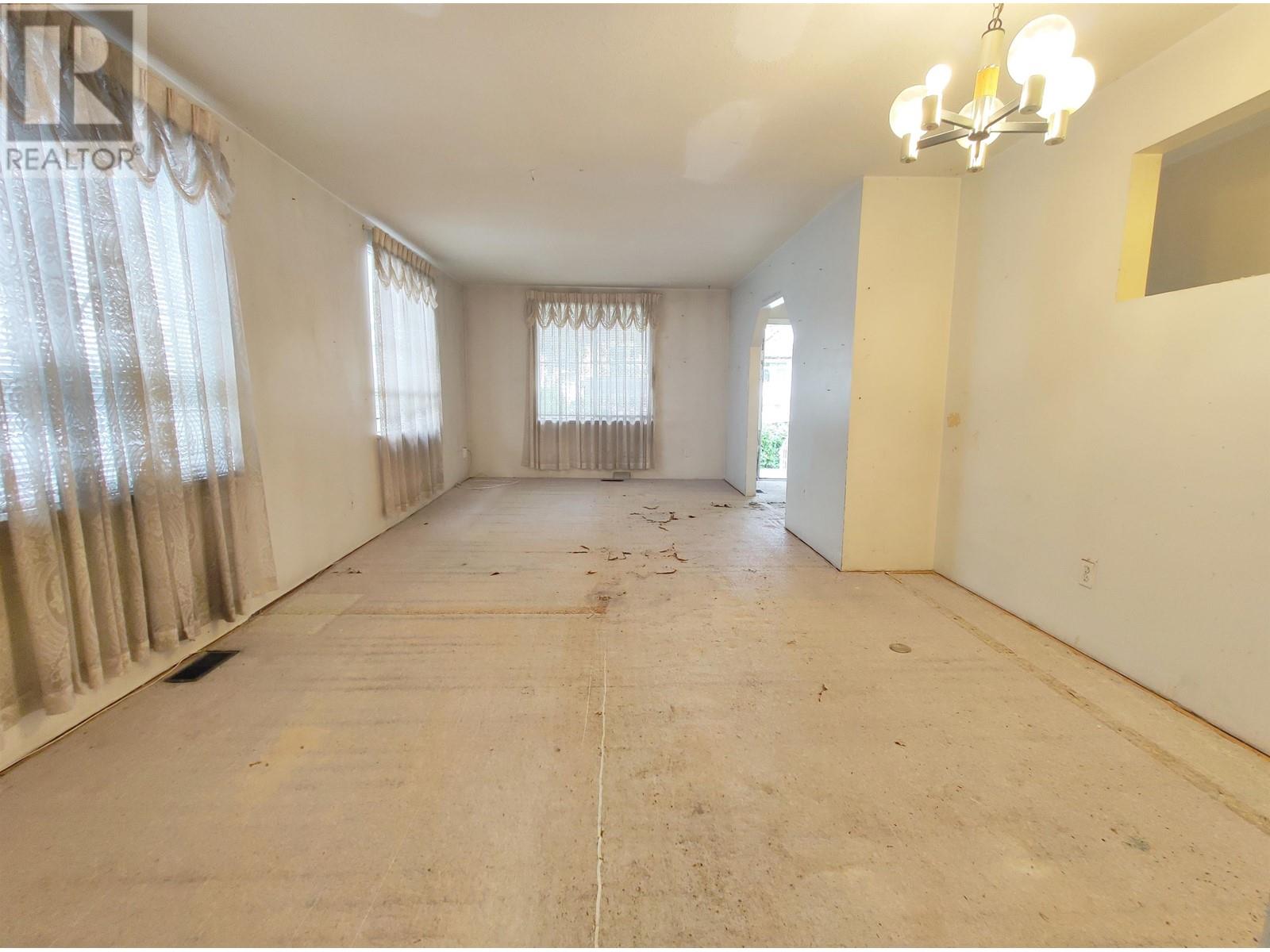 Listing Picture 6 of 40 : 2612 DUKE STREET, Vancouver / 溫哥華 - 魯藝地產 Yvonne Lu Group - MLS Medallion Club Member