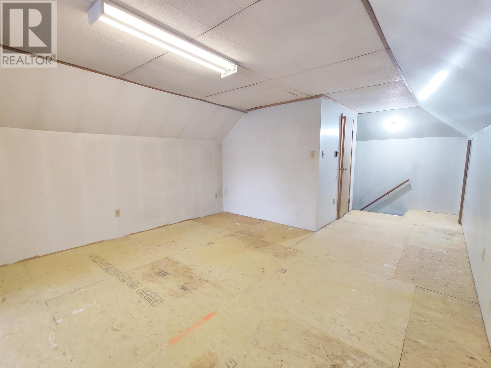 Listing Picture 13 of 40 : 2612 DUKE STREET, Vancouver / 溫哥華 - 魯藝地產 Yvonne Lu Group - MLS Medallion Club Member