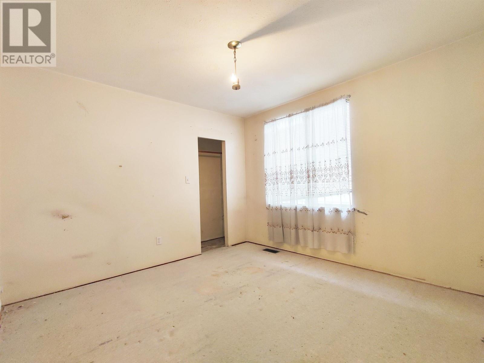 Listing Picture 11 of 40 : 2612 DUKE STREET, Vancouver / 溫哥華 - 魯藝地產 Yvonne Lu Group - MLS Medallion Club Member