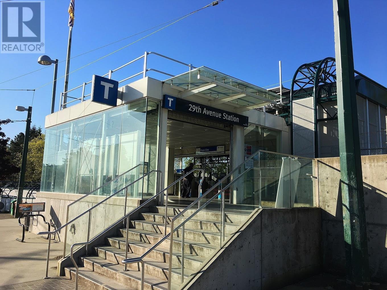 Listing Picture 38 of 40 : 2612 DUKE STREET, Vancouver / 溫哥華 - 魯藝地產 Yvonne Lu Group - MLS Medallion Club Member