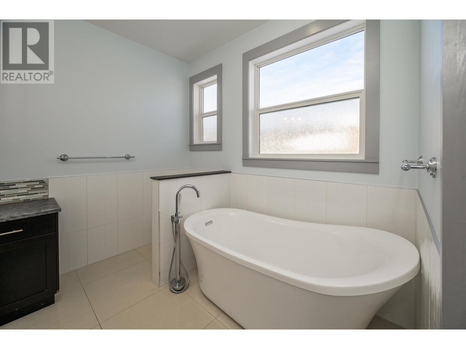 Property at 2838 MAURICE DRIVE image 5
