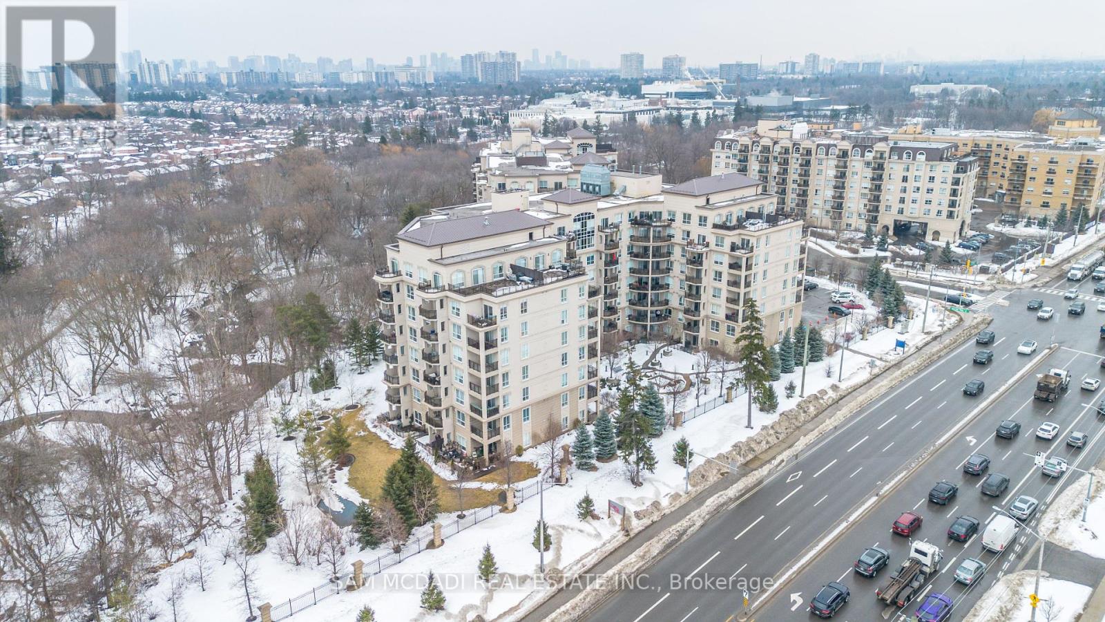 Property at 303 - 8 MAISON PARC COURT image 4