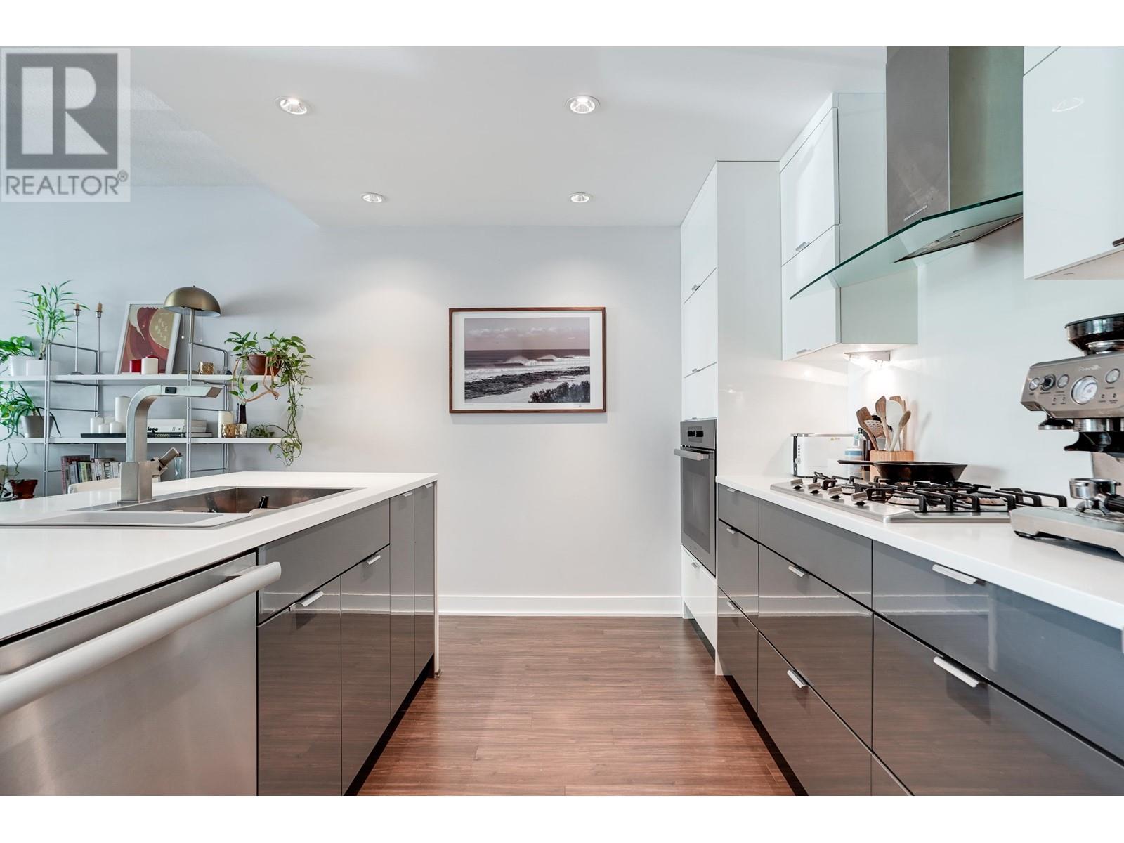 Property at 1786 W 6TH AVENUE image 4
