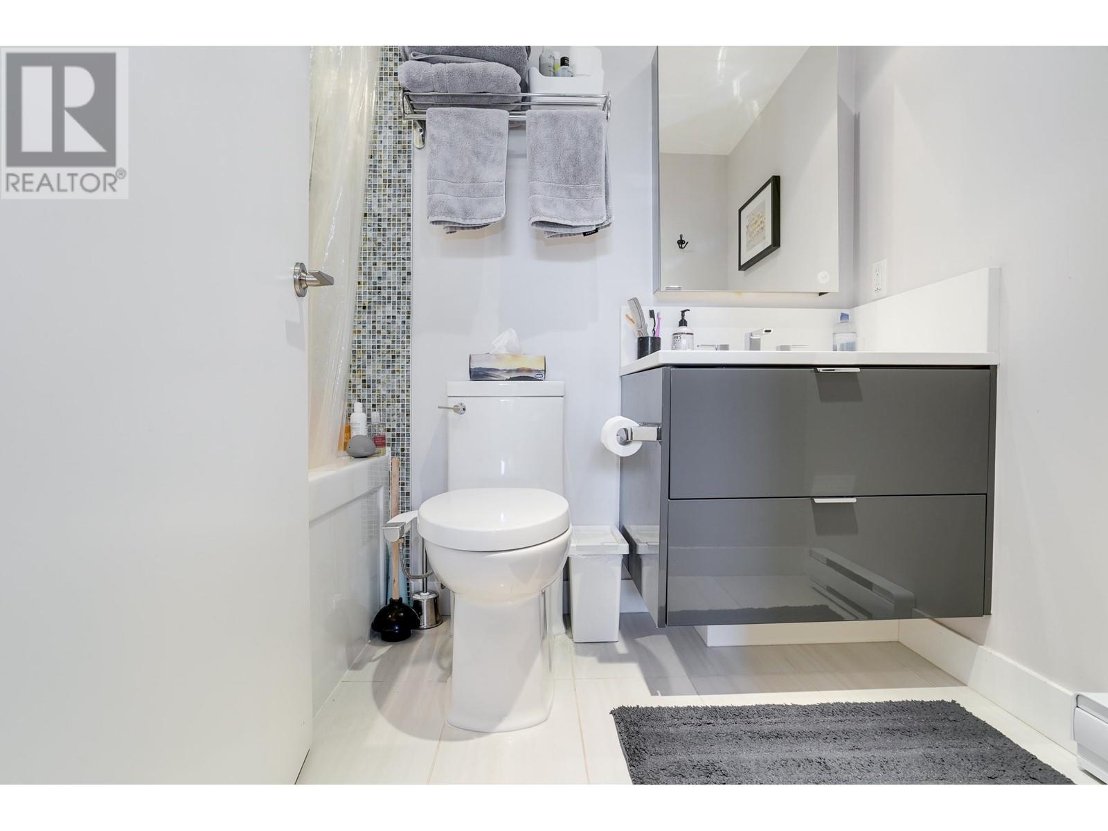 Listing Picture 7 of 11 : 1786 W 6TH AVENUE, Vancouver / 溫哥華 - 魯藝地產 Yvonne Lu Group - MLS Medallion Club Member