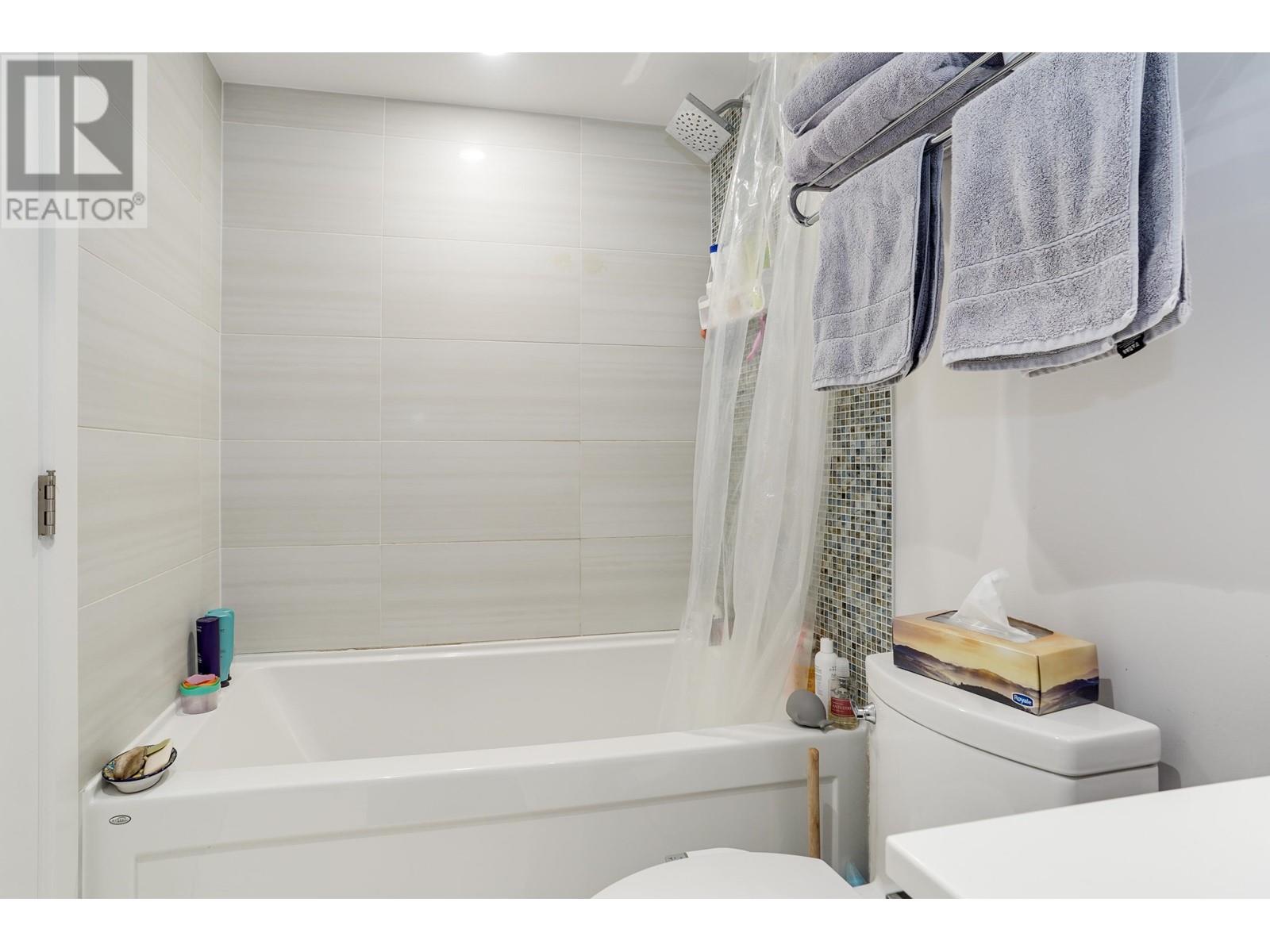 Listing Picture 8 of 11 : 1786 W 6TH AVENUE, Vancouver / 溫哥華 - 魯藝地產 Yvonne Lu Group - MLS Medallion Club Member