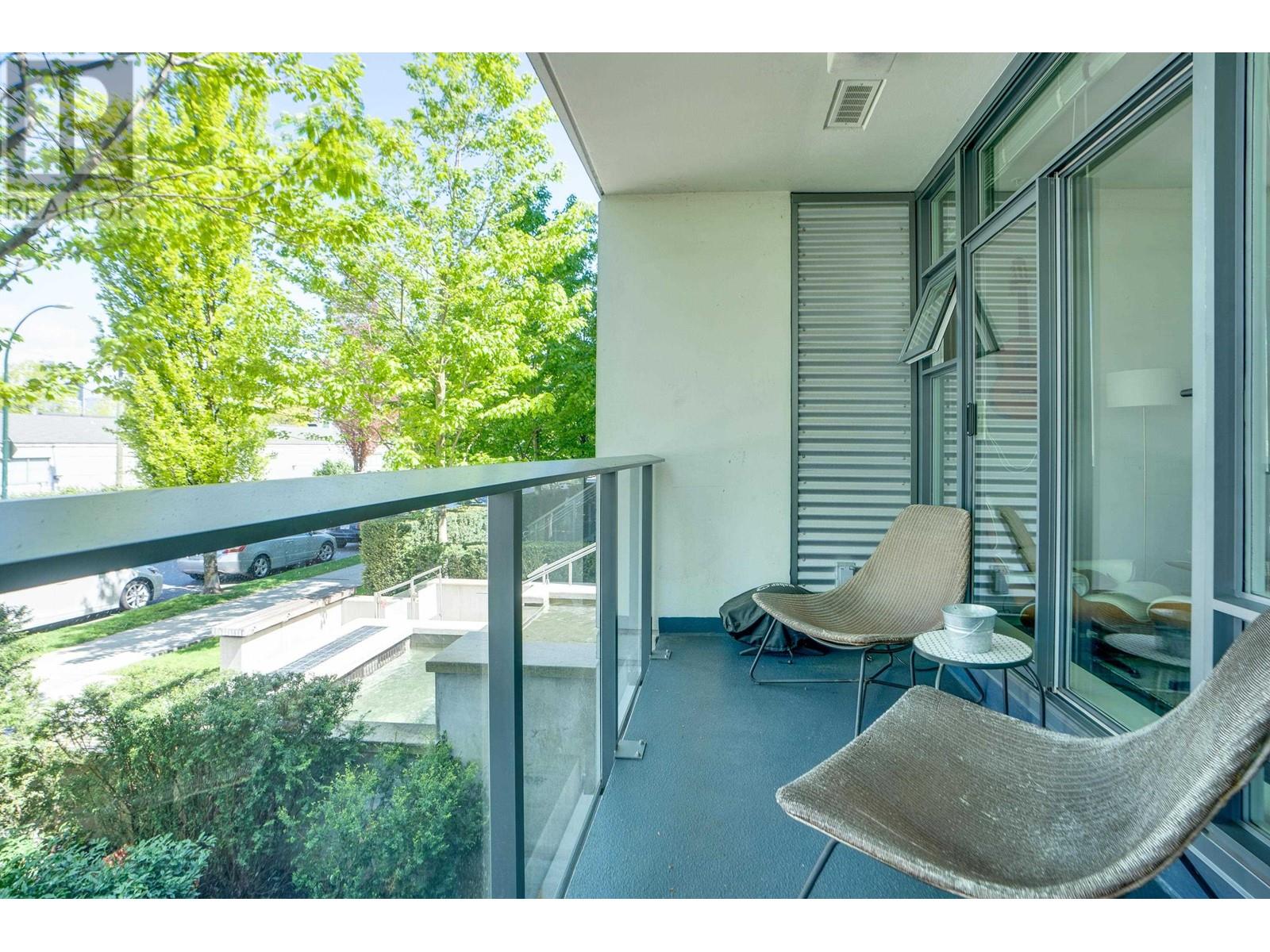 Listing Picture 10 of 11 : 1786 W 6TH AVENUE, Vancouver / 溫哥華 - 魯藝地產 Yvonne Lu Group - MLS Medallion Club Member